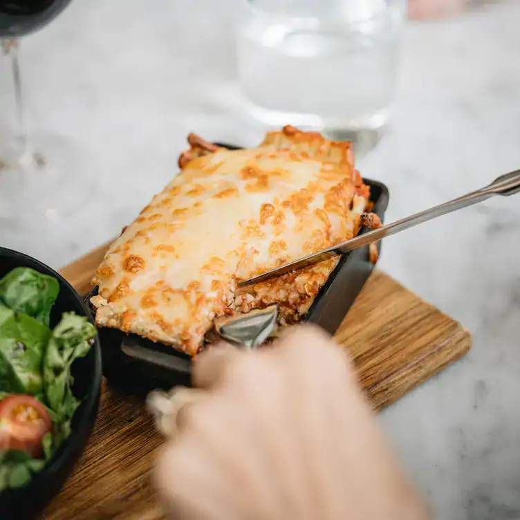 La lasagne végétalienne de LOV à Montréal.