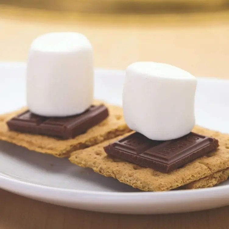 Graham crackers with chocolate and marshmallows ready to be melted into s’mores at Gyu-Kaku, one of the best Asian restaurants in Toronto.