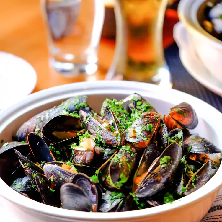 The freshly sourced mussels at Pure Spirits are beautifully presented at one of the best seafood restaurants in Toronto.