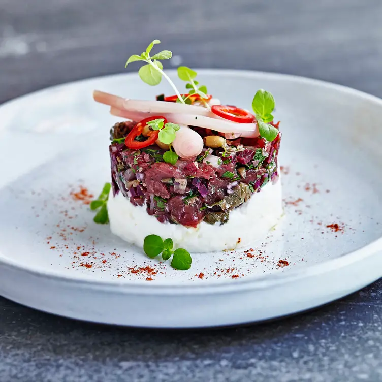 Beef tartare at Mamakas Taverna, one of Toronto’s best Greek restaurants.