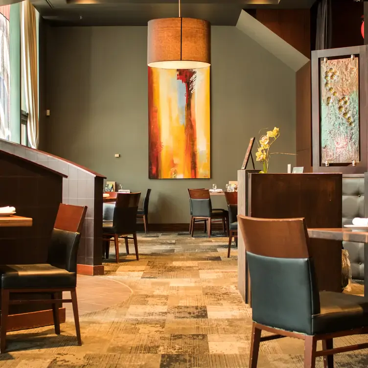 The modern and artsy interior decor at LUX Steakhouse + Bar94 is sure to leave a memorable mark at one of Edmonton’s most romantic restaurants.