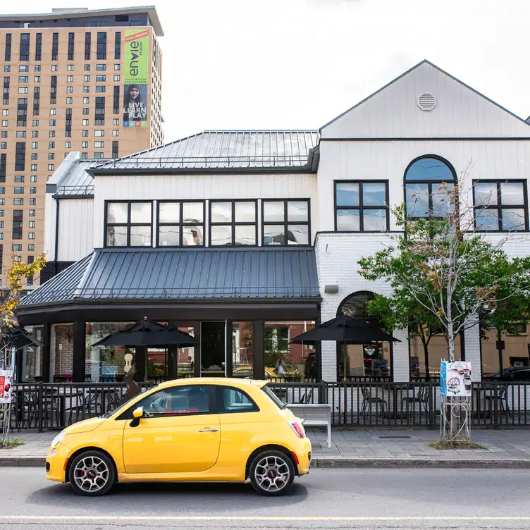 A small yellow car in front of the terrace of Mati, one of the best brunches in Ottawa.